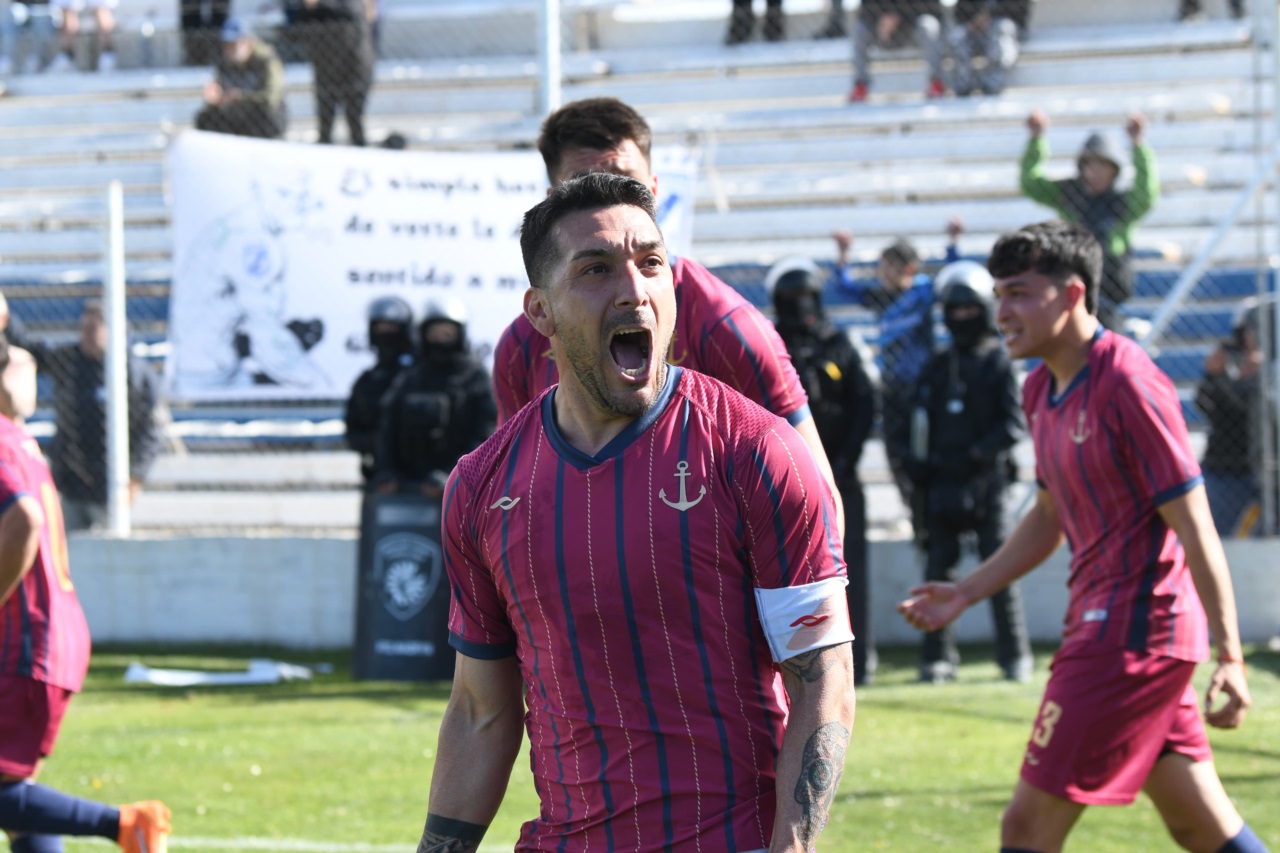 Rivero grita el 2-0. Foto: Mariano Di Giusto/Jornada Medios.