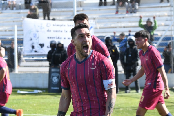 Rivero grita el 2-0. Foto: Mariano Di Giusto/Jornada Medios.