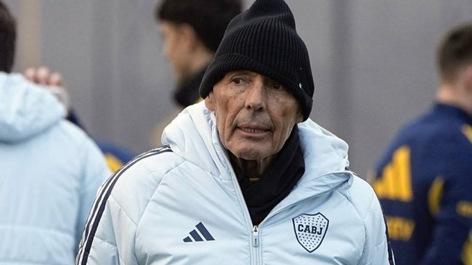 Van dos fechas que Miguel Russo no está en el banco de Boca. Su estado de salud no se lo permite, está débil.