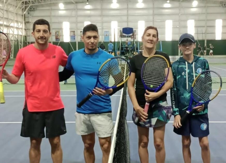 Fossati-Ruiz y Veleda-Nogueira (madre e hijo) se enfrentaron en el dobles de 3° Varones.