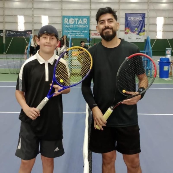El chico Sequenzia y Tapia jugaron uno de los atractivos partidos en 4° Varones.