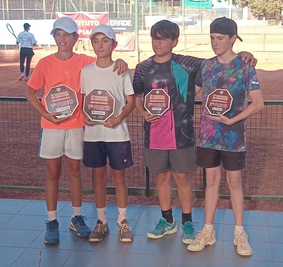 Los campeones del Sub 12 Chacur/Carnevale (BA) y los subcampeones Vulcano/ Suffriti (Trelew).