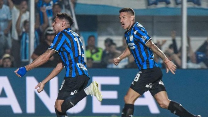 Atlético Tucumán se salvó del descenso y dejó en la cornisa a Godoy Cruz.