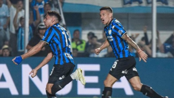 Atlético Tucumán se salvó del descenso y dejó en la cornisa a Godoy Cruz.