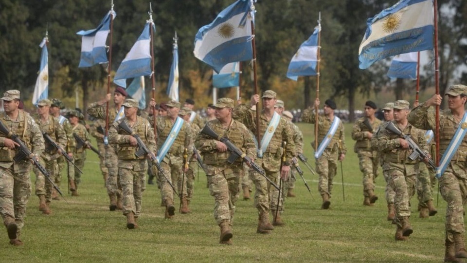 Agustín Rossi denunció derrumbe de los salarios en Defensa y que hay militares que "hacen Uber o Cabify" para llegar a fin de mes