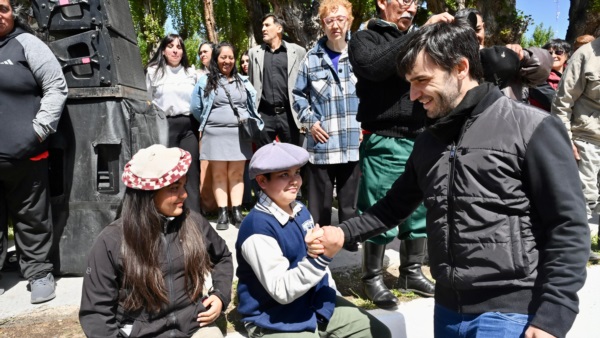 El acto se desarrolló en la plaza central de la localidad.