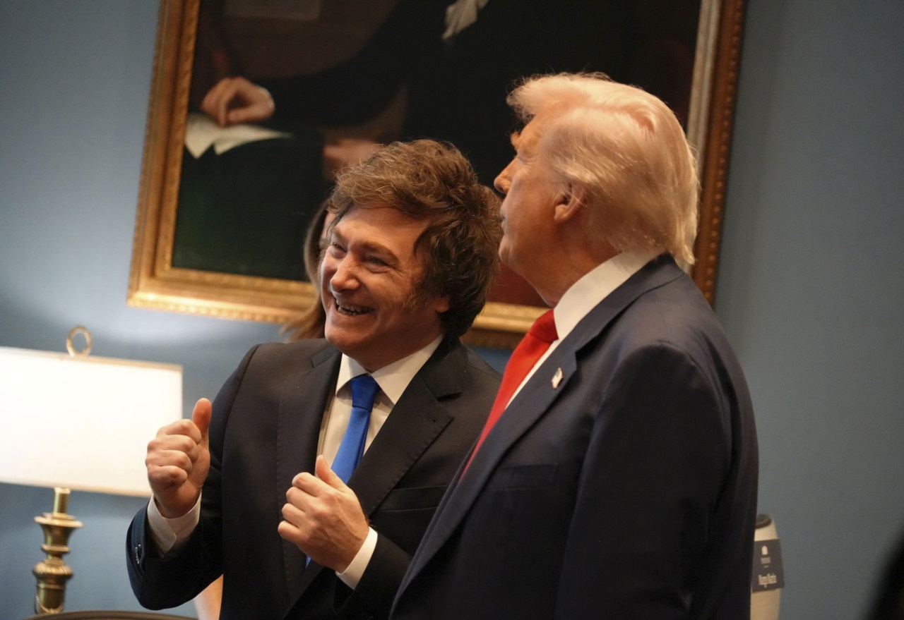 Milei festeja al lado de Trump en su reciente visita a la Casa Blanca.