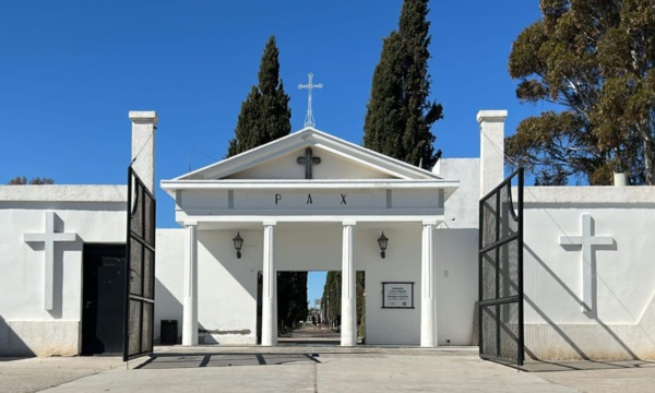 ¿Qué pasa en el Cementerio de Rawson?