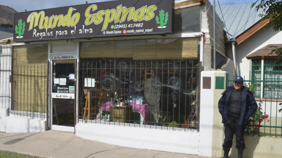El local comercial de la danmificada con consigna policial.
