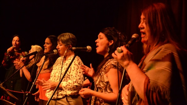 En Rawson con Mujer Patagonia. "hilanderas del viento". De izq. a der.: Lorena Pérez (Santa Cruz), Jorgelina Sotelo (Neuquén), Gabriela Carel (Chubut), Laura Paturlanne (La Pampa), Camila Warner (Río Negro), Karina Valdez (Tierra del Fuego).