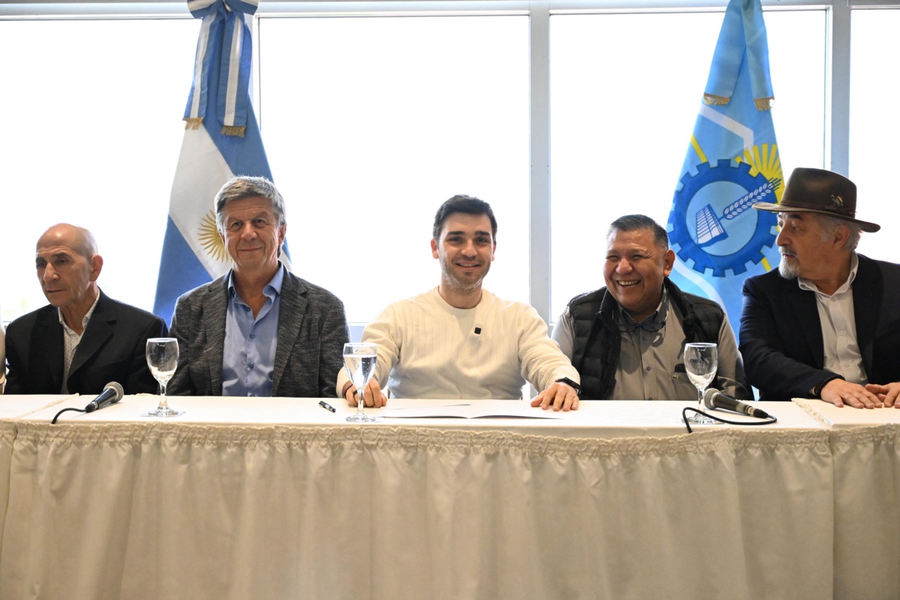 Gestos. Llugdar, Menna, Torres, un alegre "Loma" Ávila y Macharashvili.