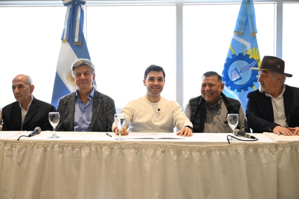 Gestos. Llugdar, Menna, Torres, un alegre "Loma" Ávila y Macharashvili.