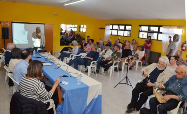 Mucha gente interesada en debatir sobre soberanía.