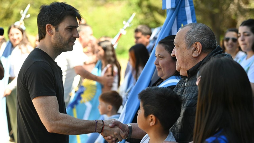 Entidades civiles y establecimientos escolares en el acto de Corcovado.
