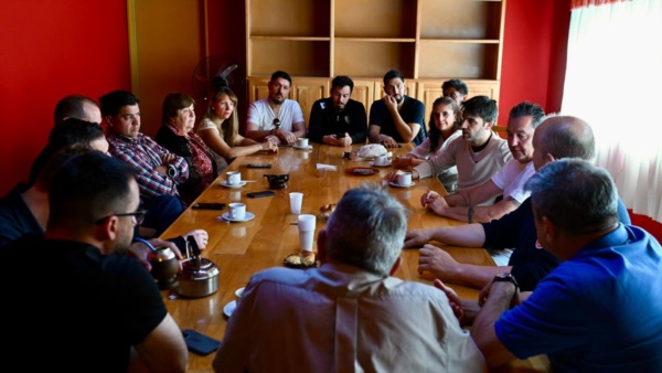 Torres con funcionarios provinciales y municipales de la región.