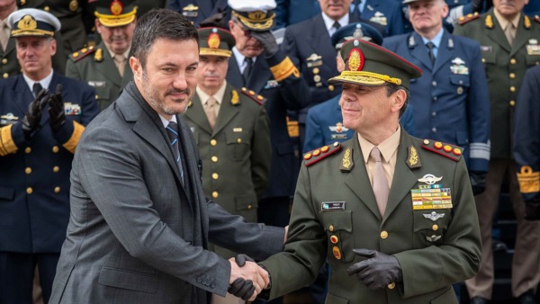 El teniente general Carlos Alberto Presti reemplazará a Petri.