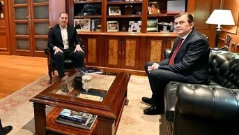 El flamante ministro Santilli, en una reunión anterior con el gobernador deSantiago del Estero Gerardo Zamora.