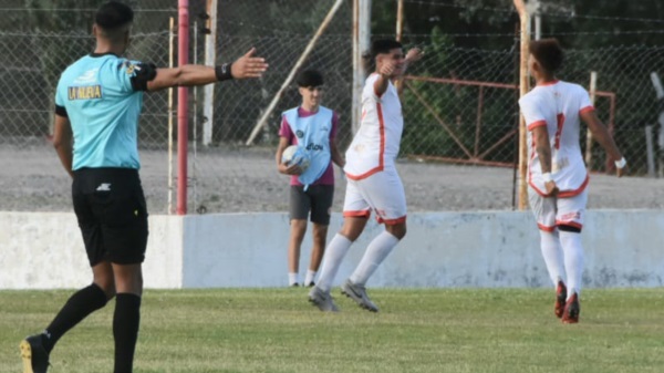 El gol de Espiasse. Foto: Sergio Esparza.