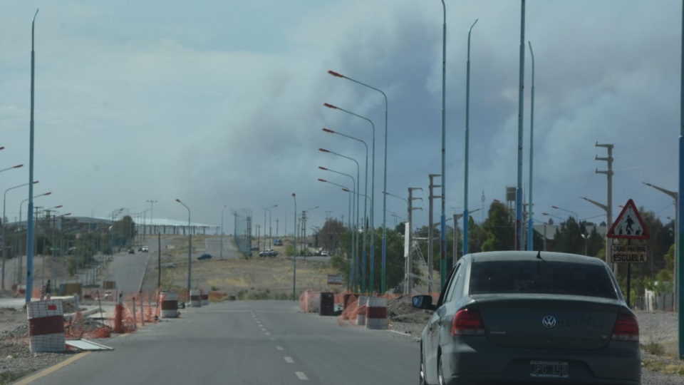 Dos focos ígneos son combatidos por Protección Civil y Bomberos.