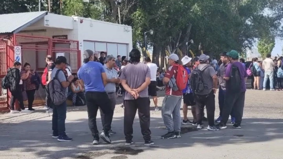 La convocatoria de un porcentaje menor de trabajadores es una de las causas del conflicto.