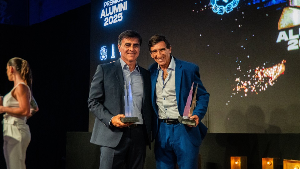 Quintero y Costas compartieron el premio Alumni a mejor DT.