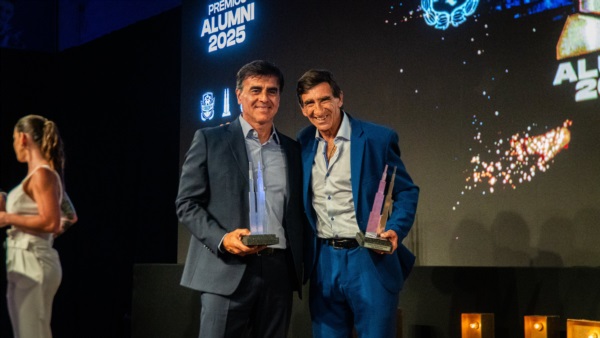 Quintero y Costas compartieron el premio Alumni a mejor DT.