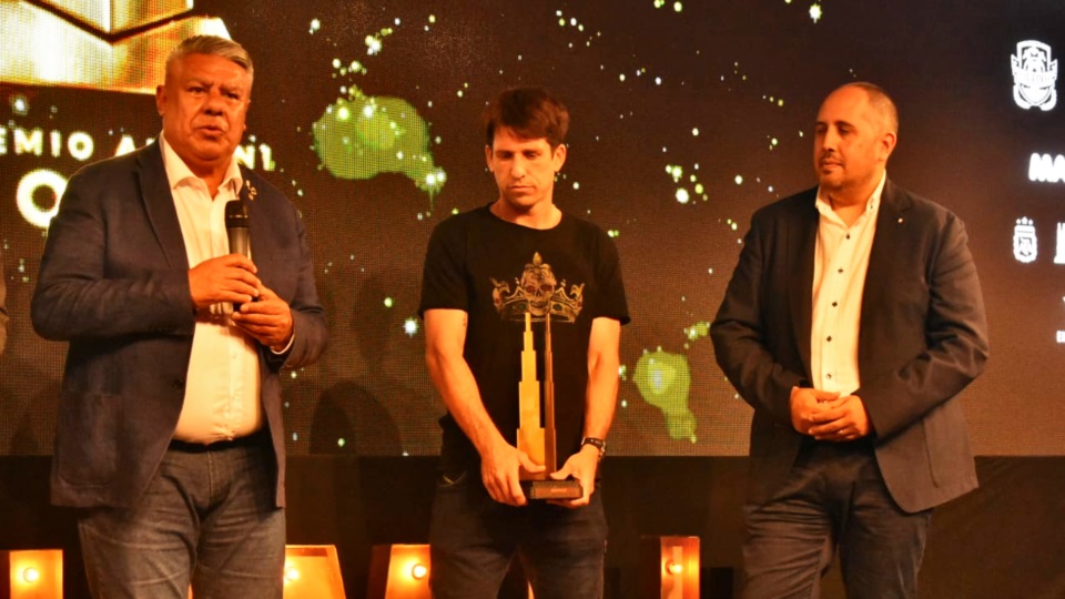 Diego Placente compartió el Alumni de Oro con Nicolás Russo y Di María (ausentes).
