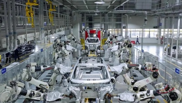 Una fábrica digital e inteligente del Grupo de Automóviles Changan de China para el vehículo de nueva energía AVATR, en la municipalidad de Chongqing.
