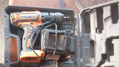 Entre los elementos hallados, estaba un taladro eléctrico.