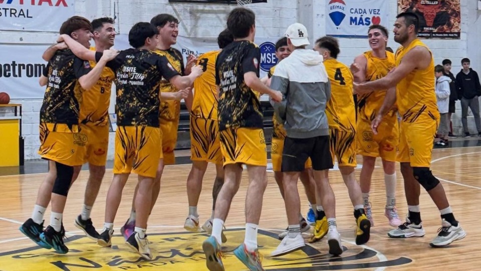 El festejo de Náutico por la victoria en su casa.