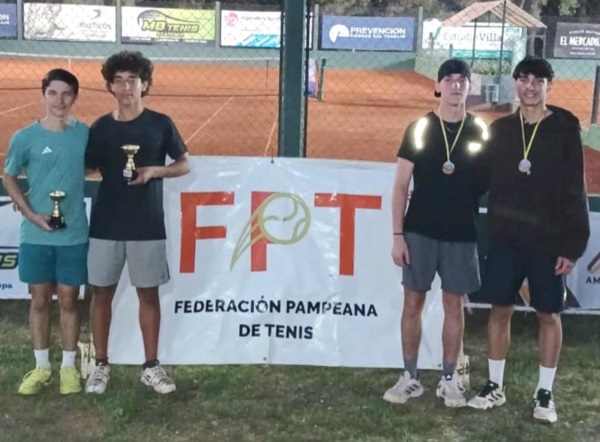 Los campeones del dobles Sub 16, Tomás Atucha (Tw)-Kevin Vena (MdP), y Joaquín Vulcano/ Lorenzo March, también trelewenses.