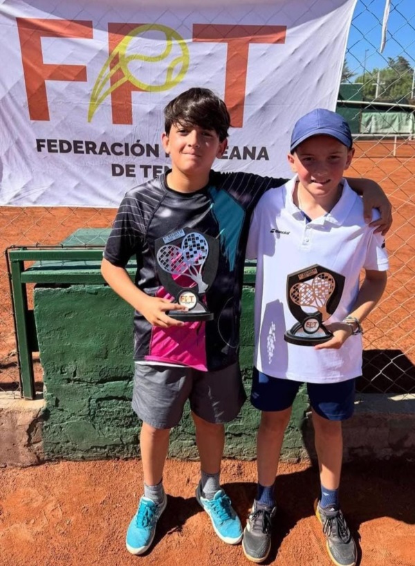 Los finalistas Sub 12 del Regional Lucio Vulcano (Tw) y Milo Doartero (BA).