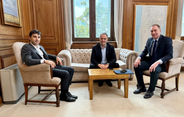 Torres, Adorni y Santilli. Empezó la negociación.