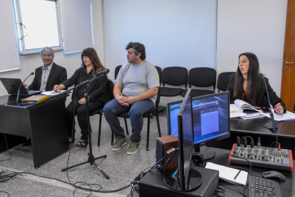 Postal de la audiencia en Trelew. 