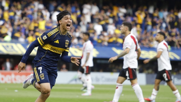 Exequiel "Changuito" Zeballos rompió el cero en favor de Boca ante River en el Superclásico. (Fotos: NA).