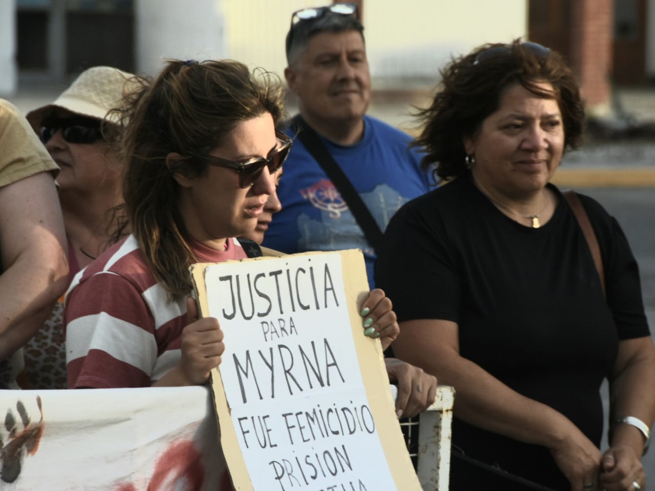 Amigas y compañeras de la víctima, presentes (Sergio Esparza). 