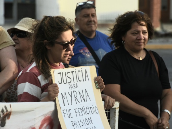 Amigas y compañeras de la víctima, presentes (Sergio Esparza). 