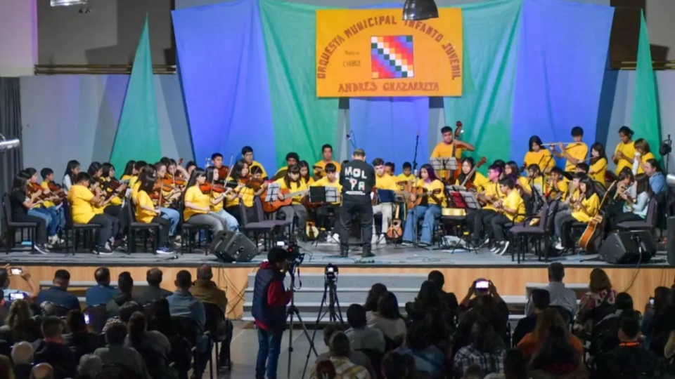 Orquesta Andrés Chazarreta.