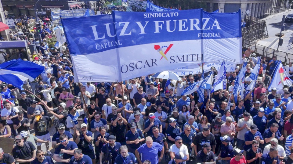 Organizaciones sindicales y trabajadores en la marcha.