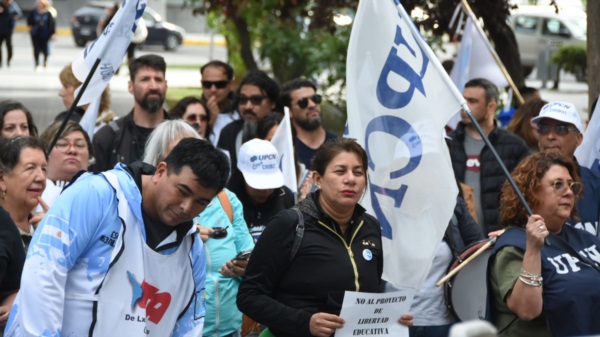 Las calles céntricas de Trelew fueron el epicentro de la movilización.