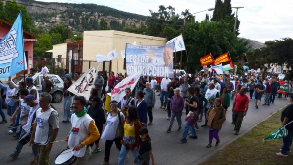 Las calles de Esquel y la movilización de los trabajadores.