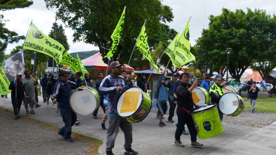 Pocos minutos de las 18, comenzó la marcha callejera.