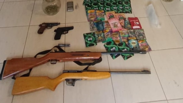 En los procedimientos se incautaron armas de fuego.