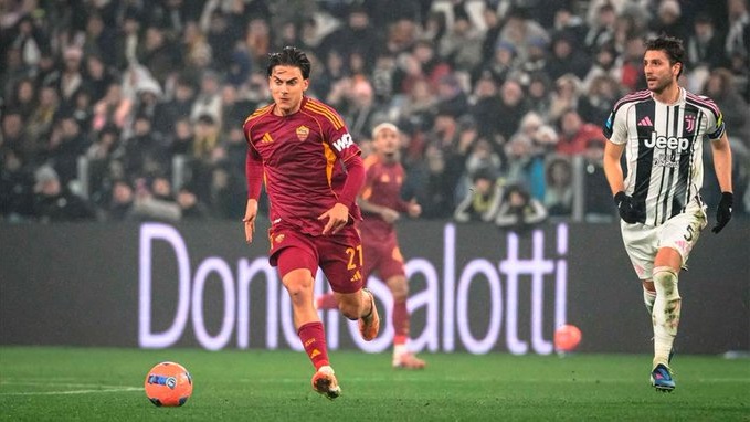 En medio de los rumores con Boca, Paulo Dybala fue titular en la Roma, que cayó ante Juventus.