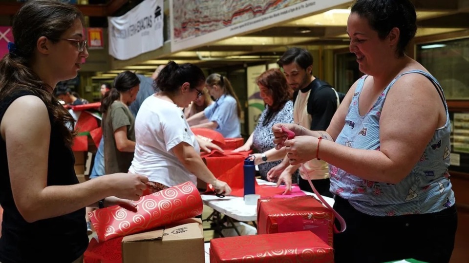 La consigna: cajas de regalo para armar un "árbol de proyectos y deseos".