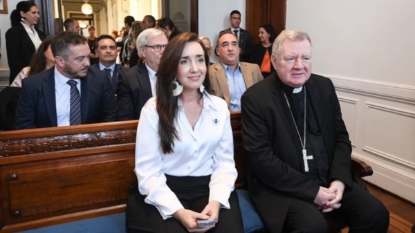 La Vicepresidenta Victoria Villarruel inauguró un oratorio en el Senado.