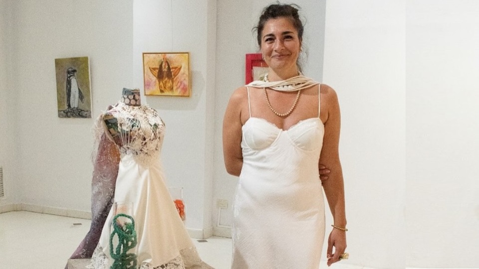 Raquel  Seimandi, durante la inauguración de su Muestra “Ninfas” en el Centro Cultural Provincial.