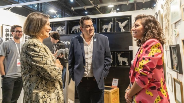  Raquel  Seimandi, junto a Ana Spinetto, creadora de BADA y el Secretario de Cultura de la Nación, Leonardo Cifell.