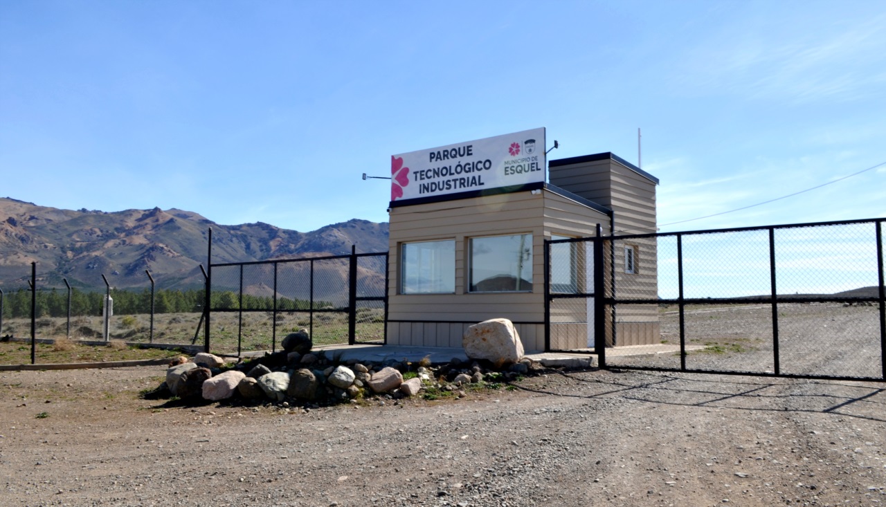 El Parque Industrial de Esquel, más cerca.