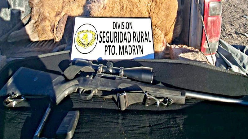 El fusil .308 con mira telescópíca secuestrado por la Policía.